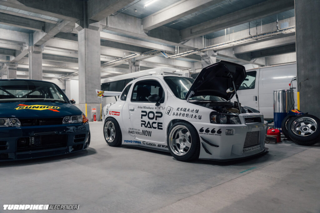 Alec Pender Luft-3 Pocket Bunny R32, bonnet open