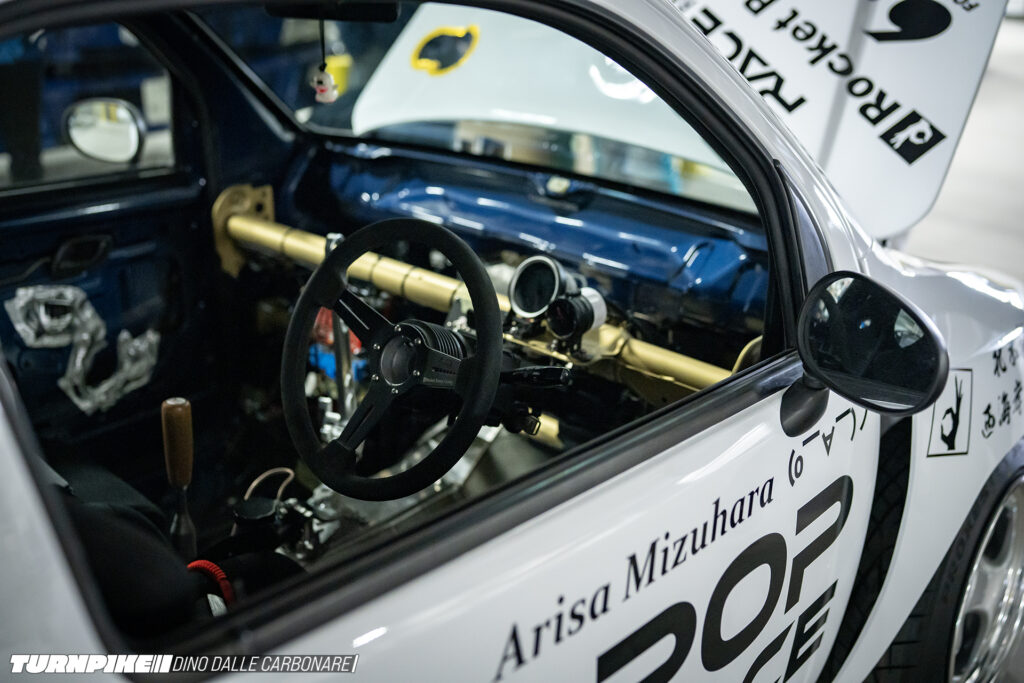 pocket_34_dino_dalle_carbonare-20 Pocket Bunny R34 dashboard bar and steering wheel