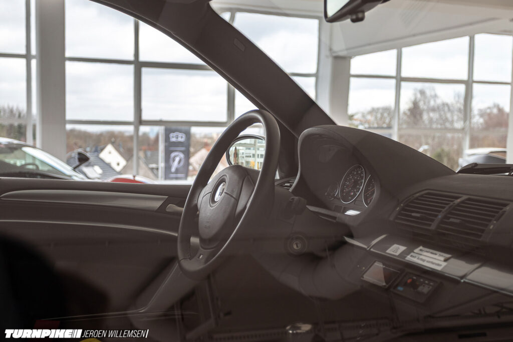 BMW_E53_X5_LM_V12_streetwell_IMG_0161