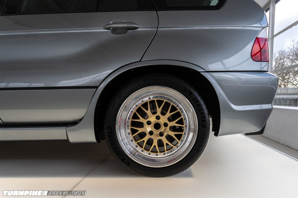 BMW_E53_X5_LM_V12_streetwell_IMG_0182