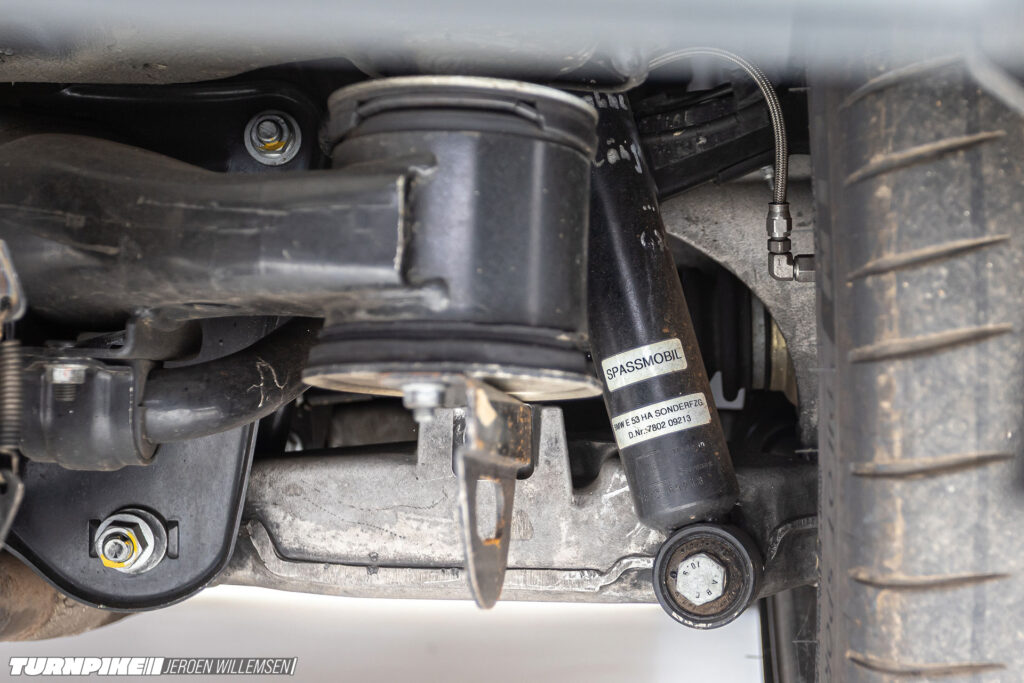 BMW_E53_X5_LM_V12_streetwell_IMG_0195