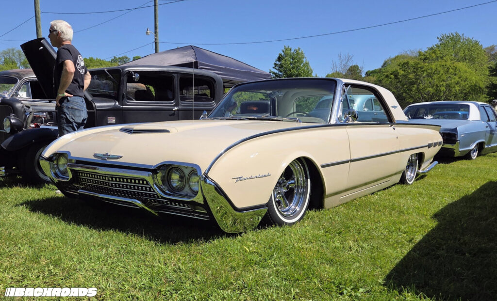 Turnpike-Backroads-The-Checkered-Flag-Hot-Rod-Annual-6
