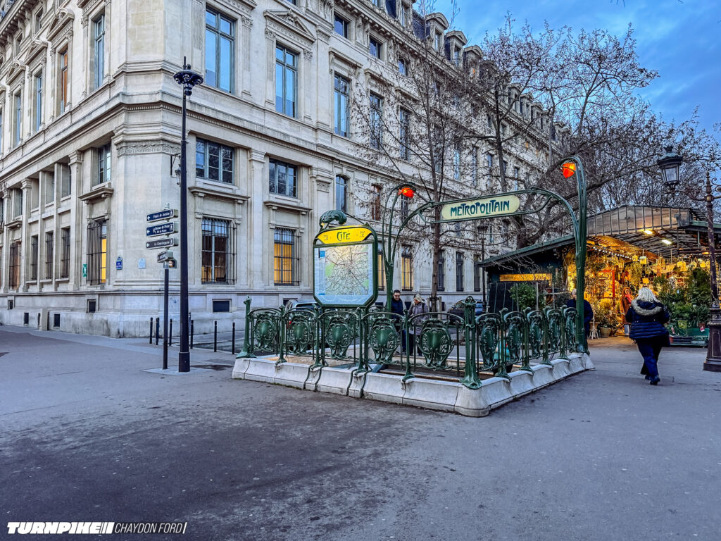 Turnpike-Paris-France-Chaydon-Ford-727